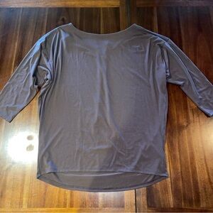 Athleta Women’s Long Sleeve Workout T Shirt! Like New!